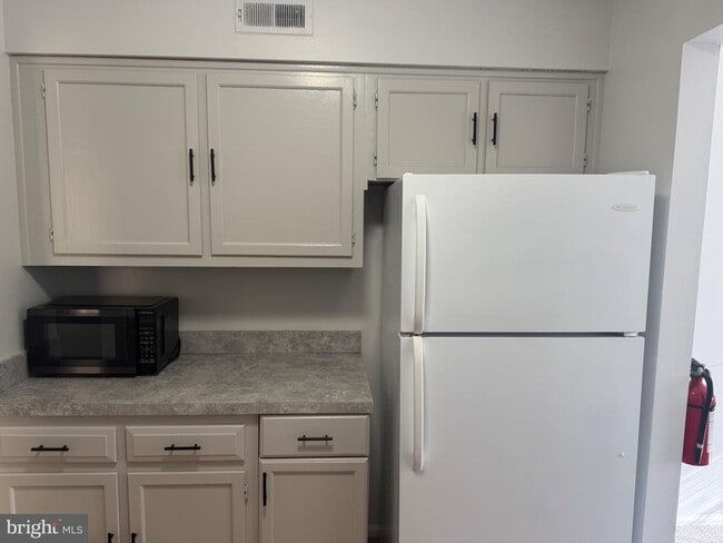 Building Photo - 10 ROBERT TREAT PAINE