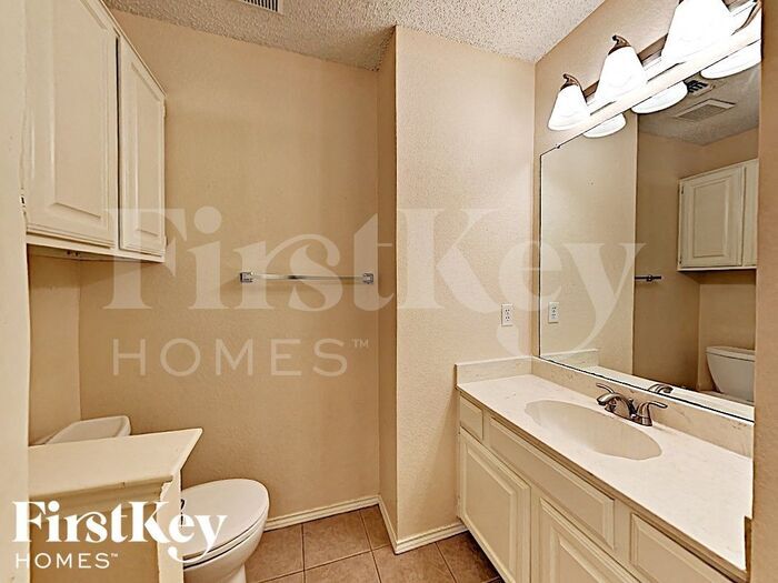 Building Photo - 504 Mockingbird Dr