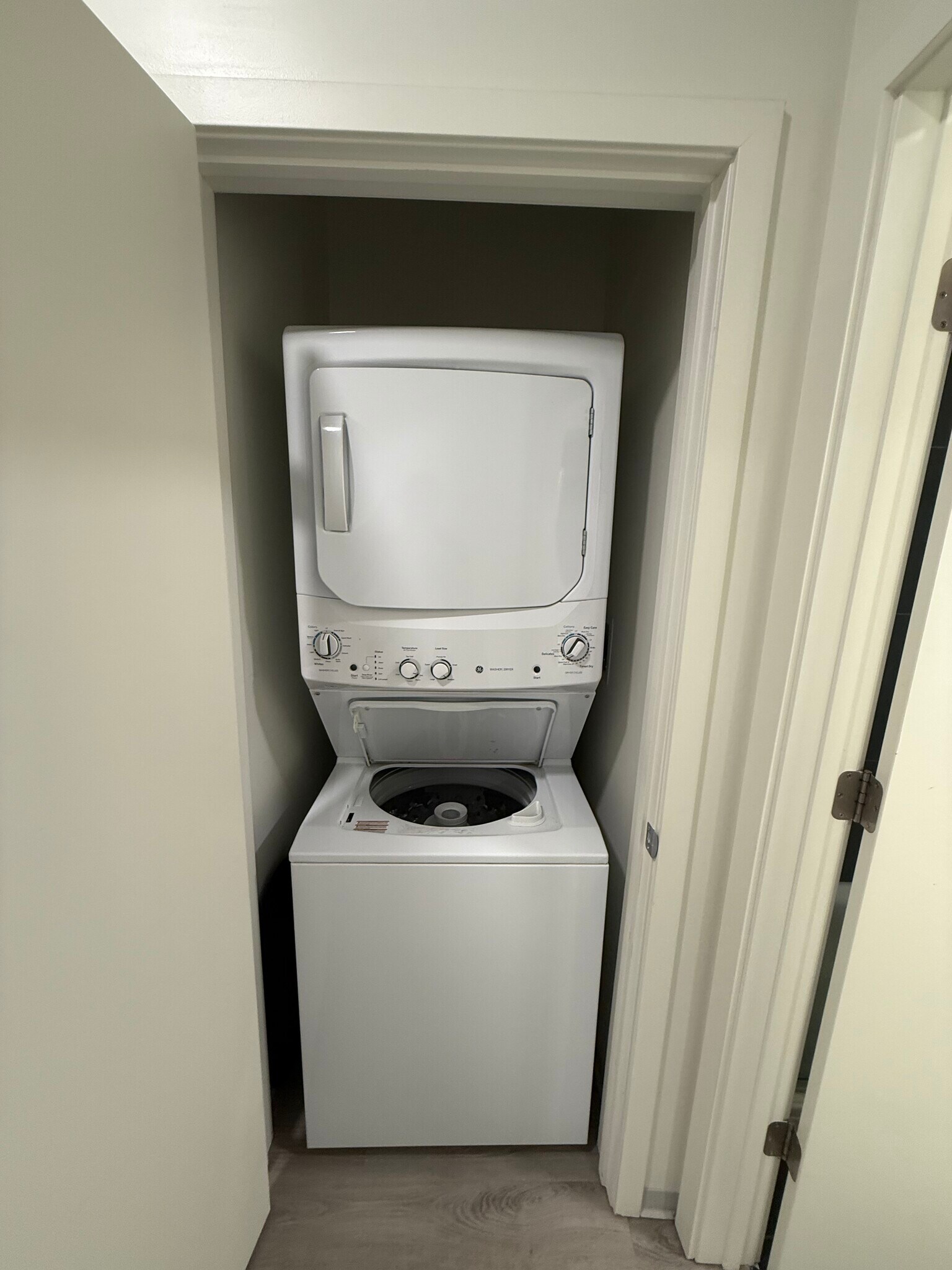 Building Photo - 334 W Schiller St