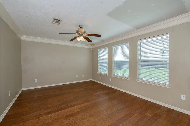 Building Photo - 711 Mockingbird St