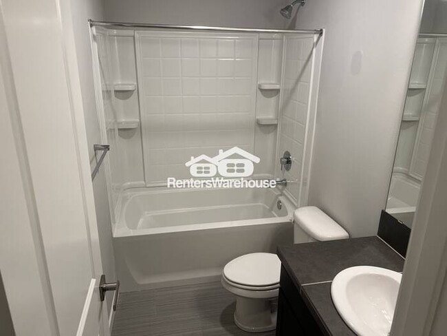 Building Photo - Spacious Townhome in Lynnwood Available Now!