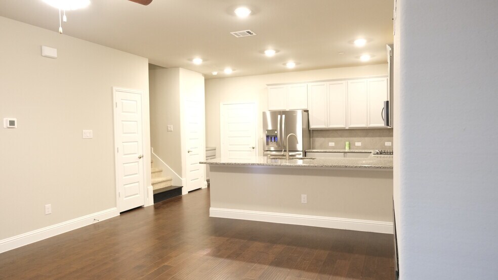 Building Photo - 332 Blackthorne Dr