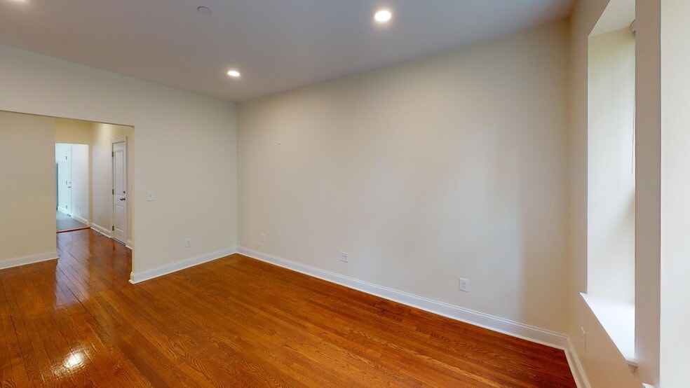 Building Photo - 131 Sutherland Rd