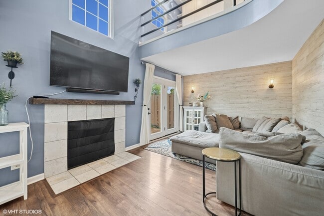 Building Photo - 627 Ascot Ln