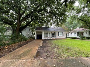 Building Photo - Broadmoor 3 Bedroom