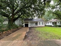 Building Photo - Broadmoor 3 Bedroom