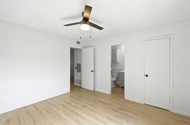 Building Photo - 2319 Greenfield Pkwy