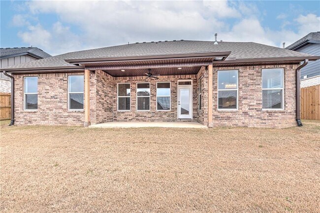 Building Photo - 1841 Utopia St