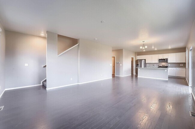 Building Photo - Gorgeous 4 bed, 3 bath, loft and an office!