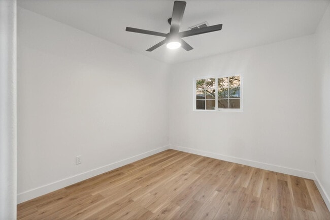 Building Photo - 8525 E Clarendon Ave