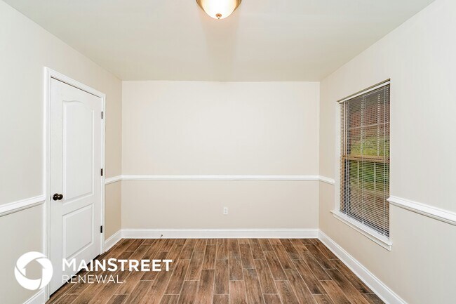 Building Photo - 2084 Edgewood Dr