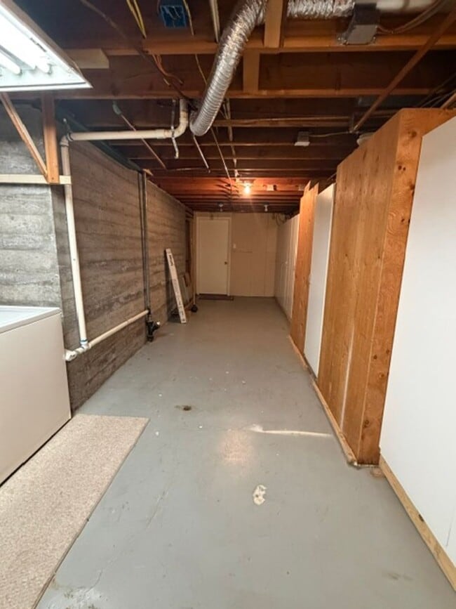 Building Photo - 1653 Woodland Ave