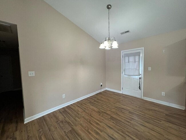 Building Photo - 141 Louie Ln