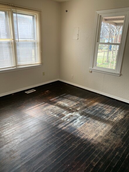 Building Photo - 4509 N Rockwell Ave