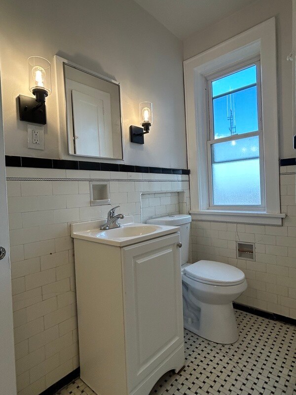 Building Photo - 2903 Voelkel Ave