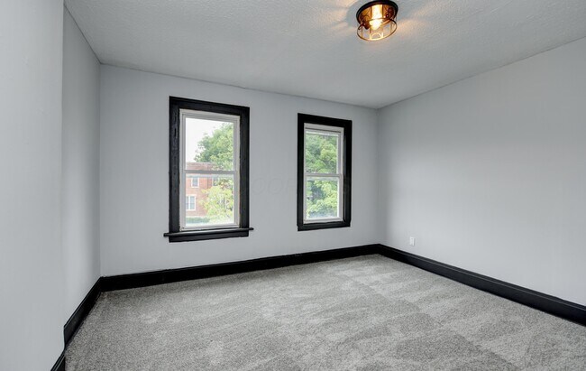 Building Photo - 814 S Ohio Ave