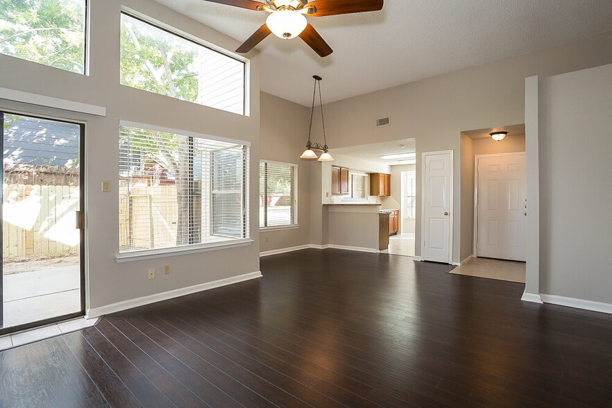 Building Photo - 24102 Scrivener Ln