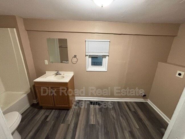 Building Photo - 1520 Lawn Ave