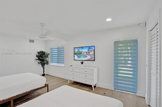 Building Photo - 725 Harrison St