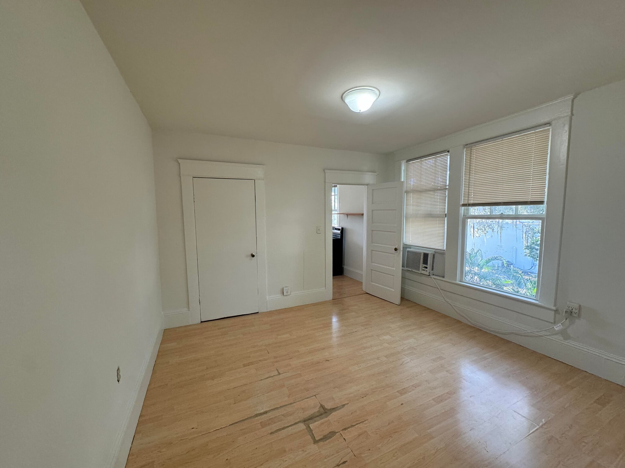 Building Photo - 215 S Howard Ave