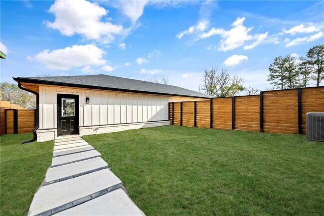 Building Photo - 4413 S 88th St