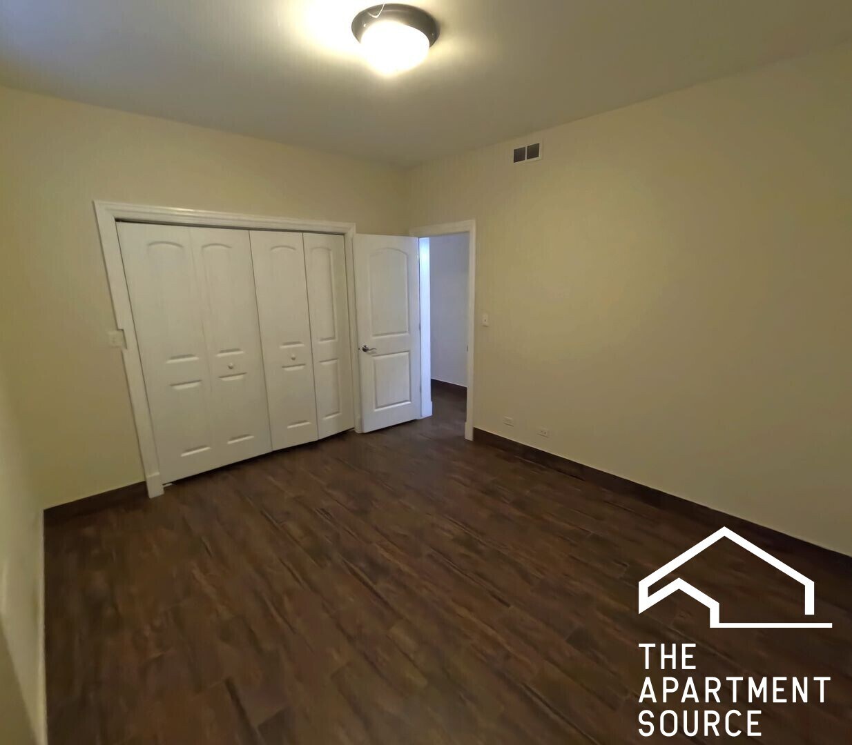 Building Photo - 851 N La Salle Dr