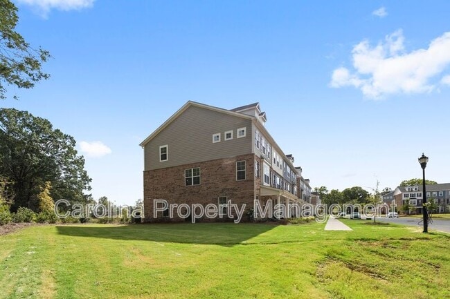 Building Photo - 10138 Hemingway Pl