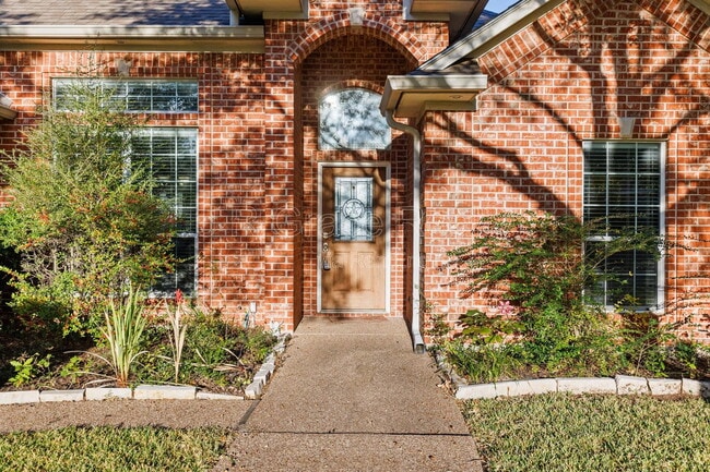 Building Photo - 1405 Gunnison Dr