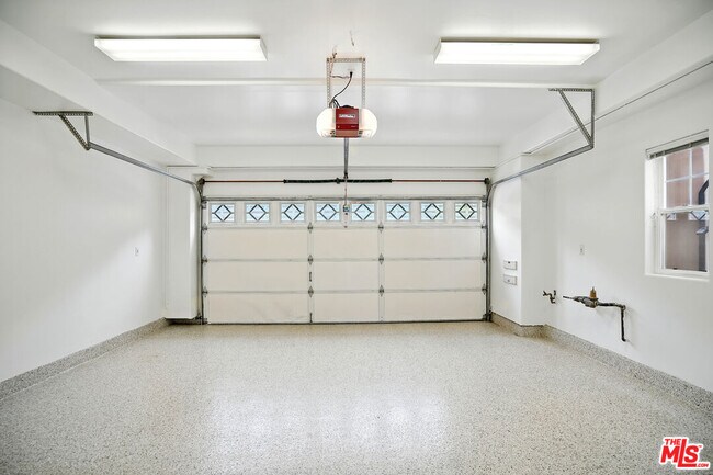 Building Photo - 6440 Lunita Rd