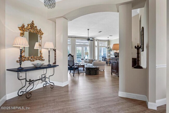 Building Photo - 137 Oak View Cir