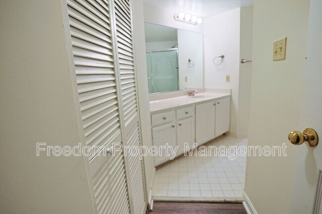 Building Photo - 2400 Clarendon Blvd
