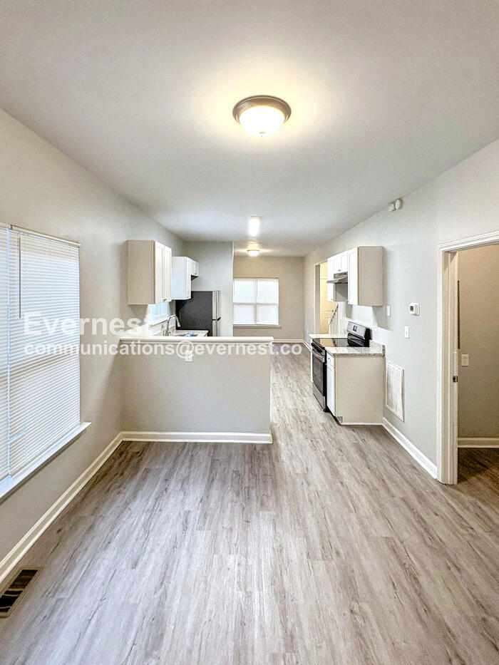 Building Photo - 2001 Chicago Ave NW