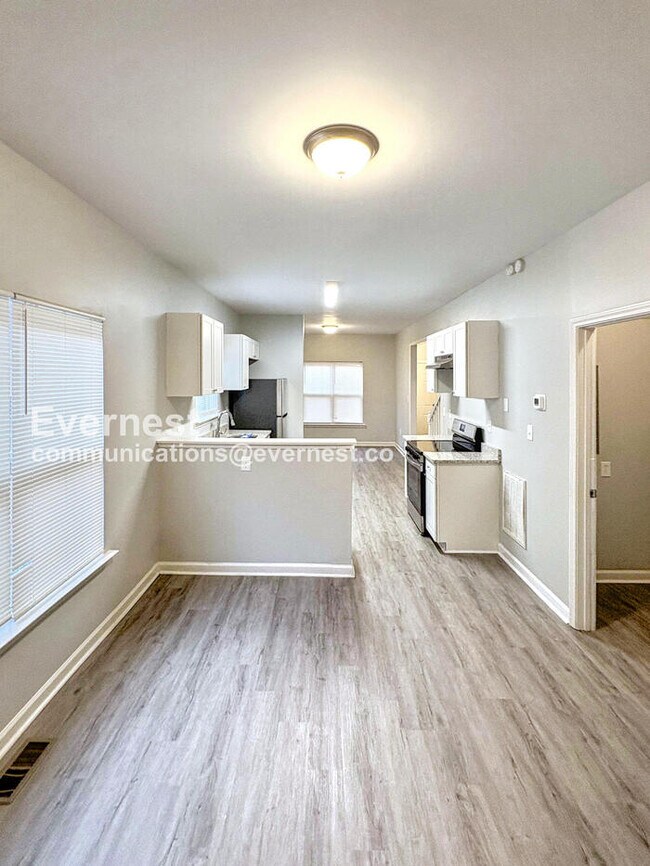 Building Photo - 4 Bed, 3 Bath Home with Off-Street Parking / Pet-Friendly / Coming Soon!