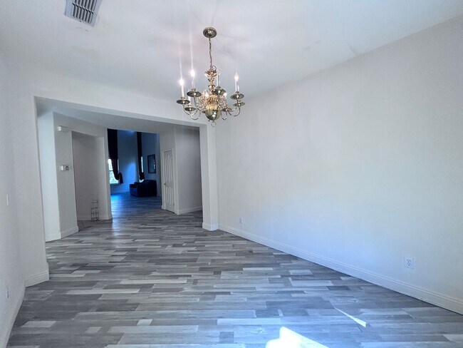 Building Photo - Beautiful Four Bedroom Home in Sacramento