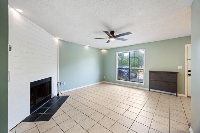 Building Photo - 1016 Monticello Dr