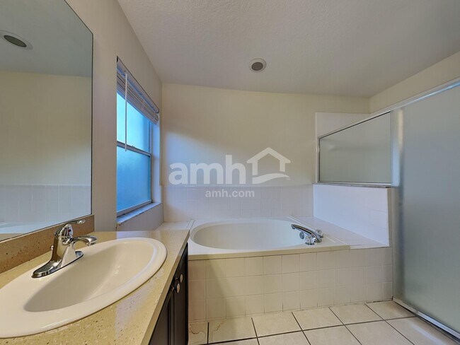 Building Photo - 11906 Timberhill Dr