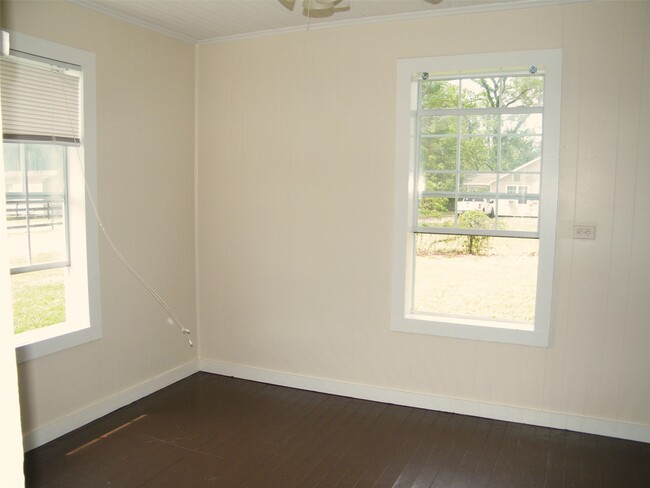 Building Photo - 13679 Wigginsville Rd