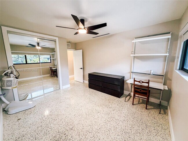 Building Photo - 425 NE 103rd St