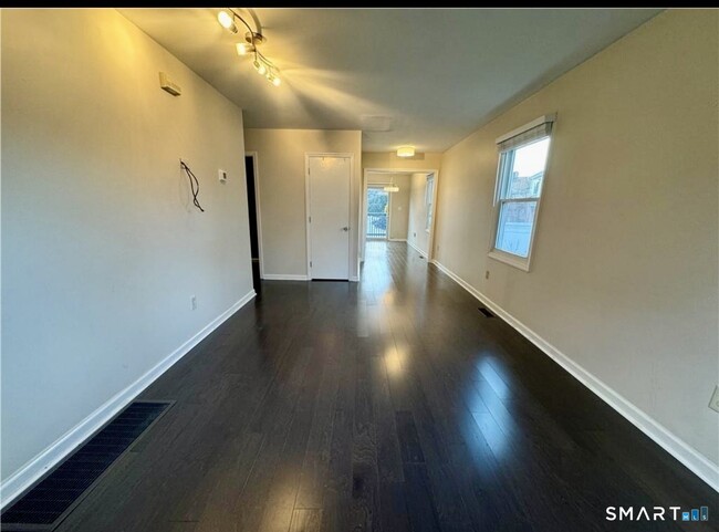 Building Photo - 41 Nash Pl