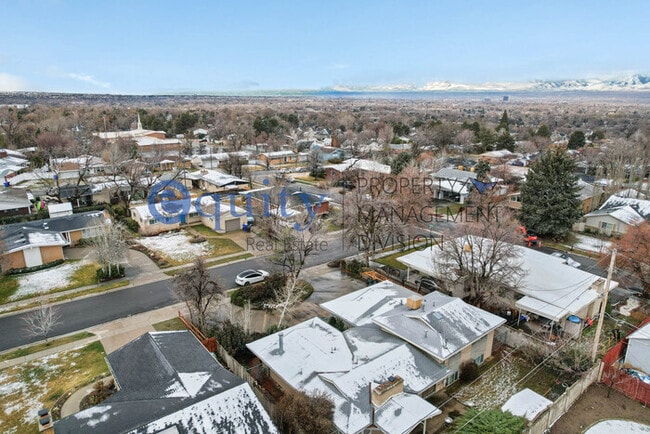 Building Photo - 1941 E Woodside Dr