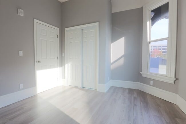 Building Photo - 3215 Telegraph Ave