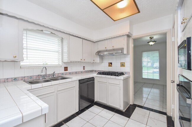 Building Photo - 7714 Eichler Dr