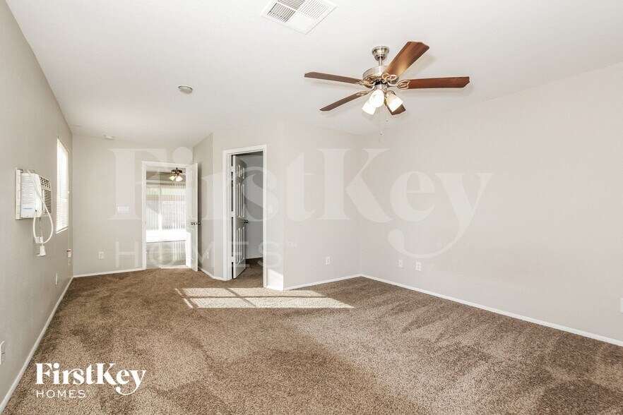 Building Photo - 5031 W Windrose Dr