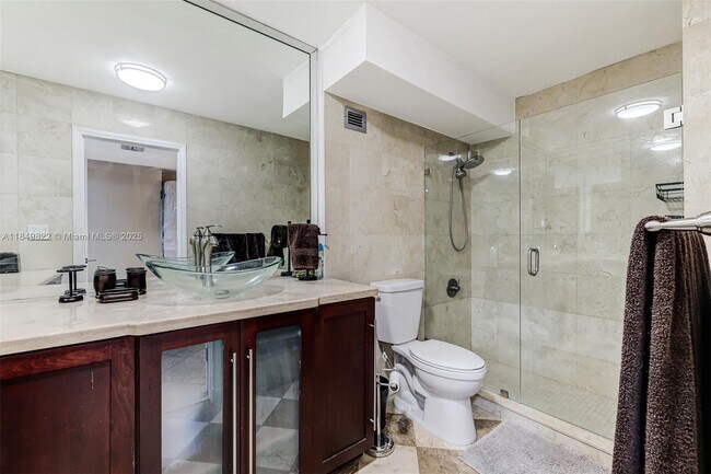 Building Photo - 6039 Collins Ave