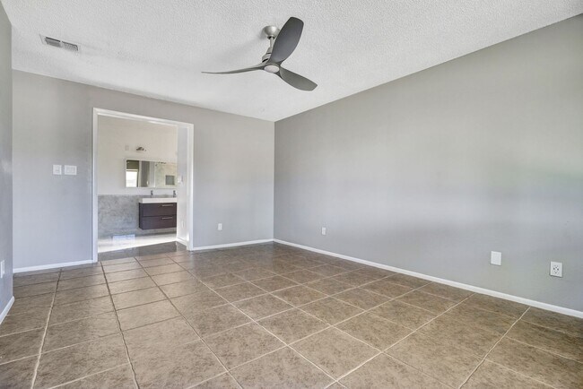 Building Photo - 111 Colyer Dr