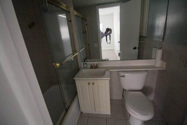 Building Photo - 917 NE 16th Ave