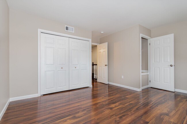 Building Photo - 617 Allenview Dr