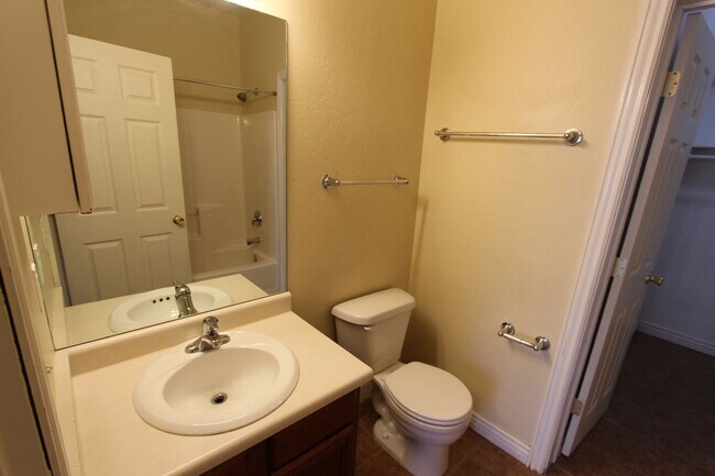 Building Photo - 3250 S Litzler Dr