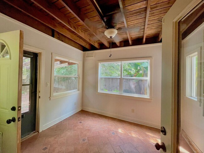 Building Photo - Spacious Home in Solamere with basement