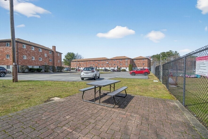 Building Photo - 20 Bryon Rd